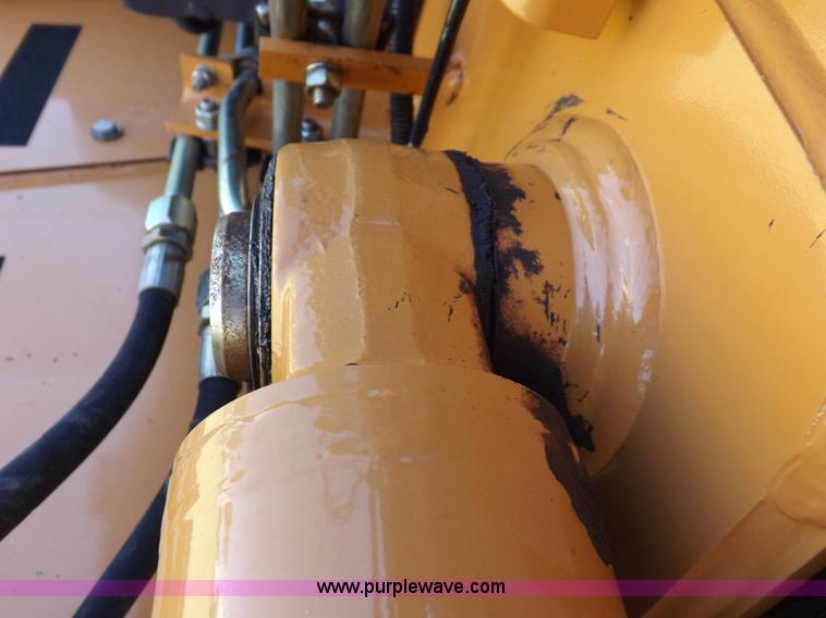 image for item I7618 2003 Case 570M XT landscape loader