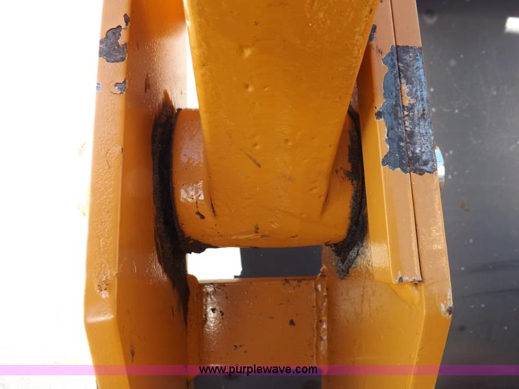 image for item I7618 2003 Case 570M XT landscape loader