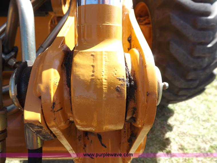 image for item I7618 2003 Case 570M XT landscape loader