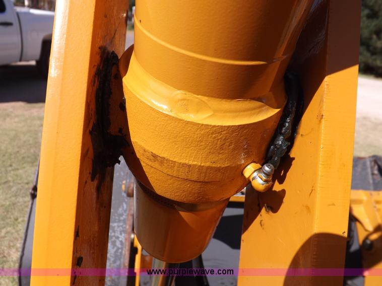 image for item I7618 2003 Case 570M XT landscape loader