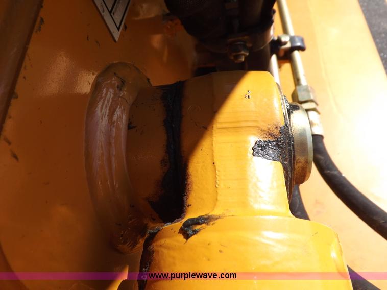 image for item I7618 2003 Case 570M XT landscape loader