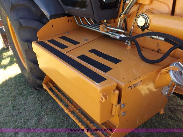 image for item I7618 2003 Case 570M XT landscape loader