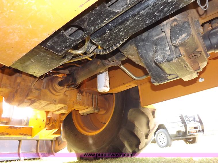 image for item I7618 2003 Case 570M XT landscape loader