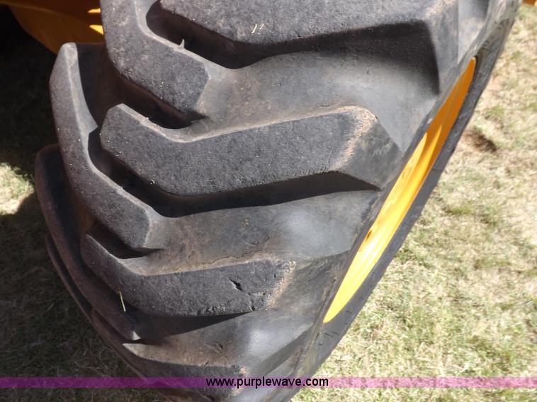 image for item I7618 2003 Case 570M XT landscape loader