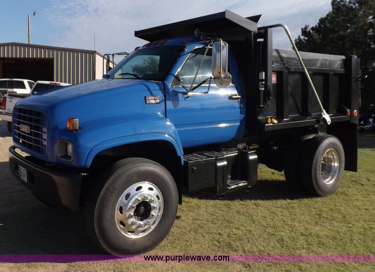 image for item I7620 2002 GMC C7500 dump truck