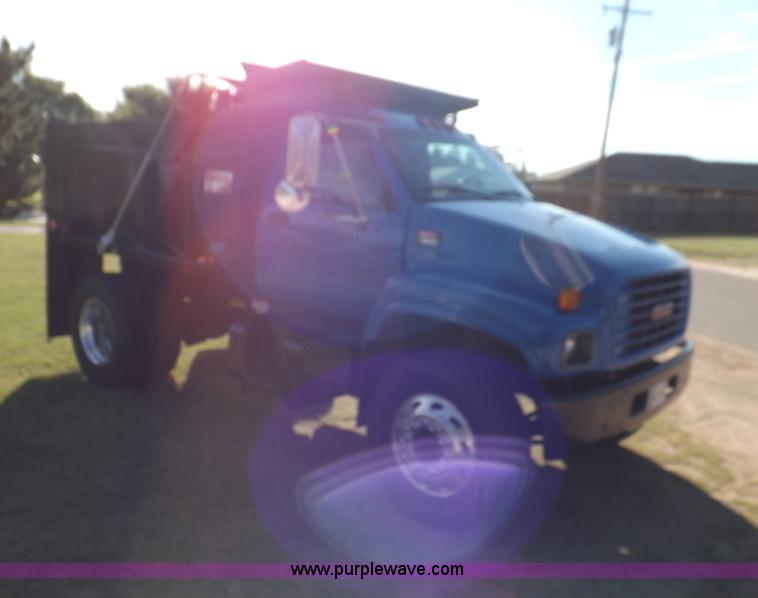 image for item I7620 2002 GMC C7500 dump truck