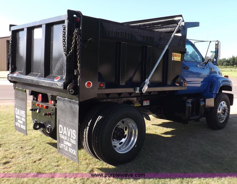 image for item I7620 2002 GMC C7500 dump truck