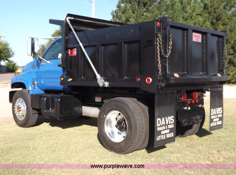image for item I7620 2002 GMC C7500 dump truck