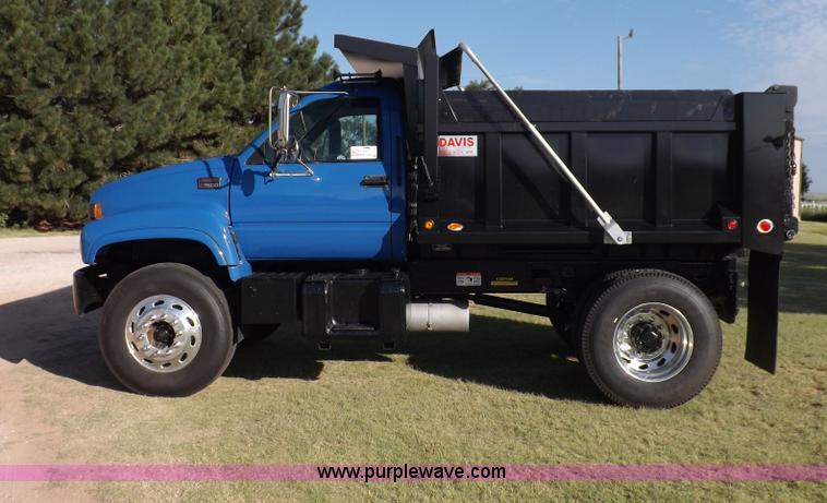 image for item I7620 2002 GMC C7500 dump truck