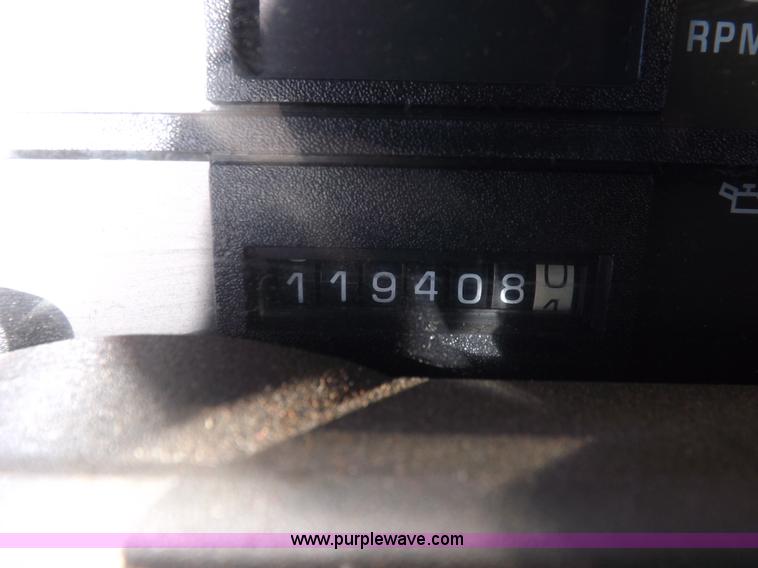 image for item I7620 2002 GMC C7500 dump truck