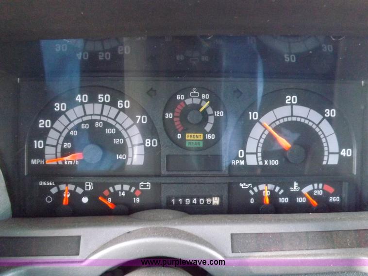 image for item I7620 2002 GMC C7500 dump truck