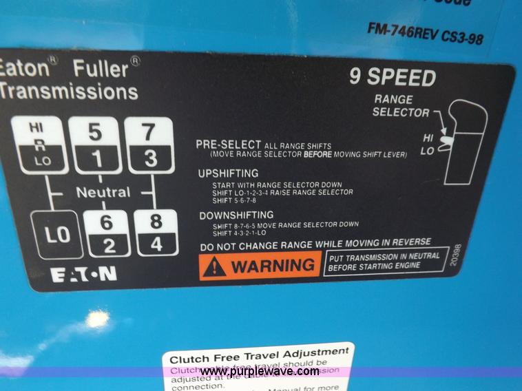 image for item I7620 2002 GMC C7500 dump truck