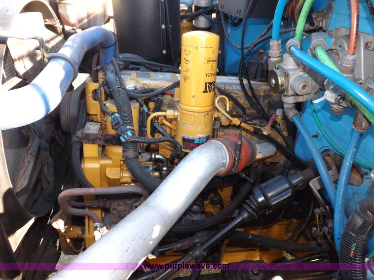 image for item I7620 2002 GMC C7500 dump truck