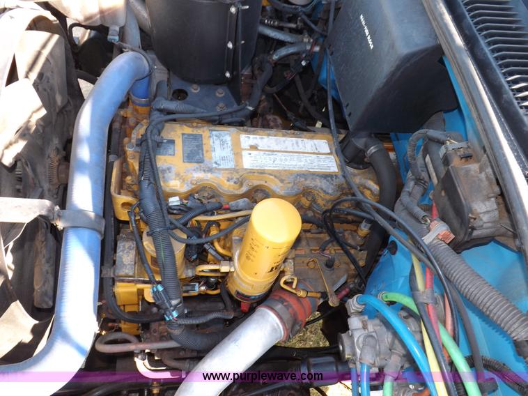 image for item I7620 2002 GMC C7500 dump truck