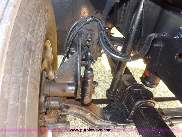 image for item I7620 2002 GMC C7500 dump truck