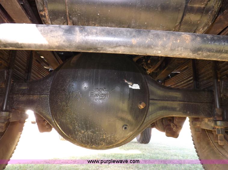 image for item I7620 2002 GMC C7500 dump truck