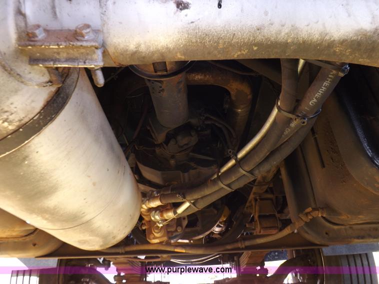 image for item I7620 2002 GMC C7500 dump truck