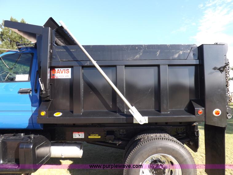 image for item I7620 2002 GMC C7500 dump truck