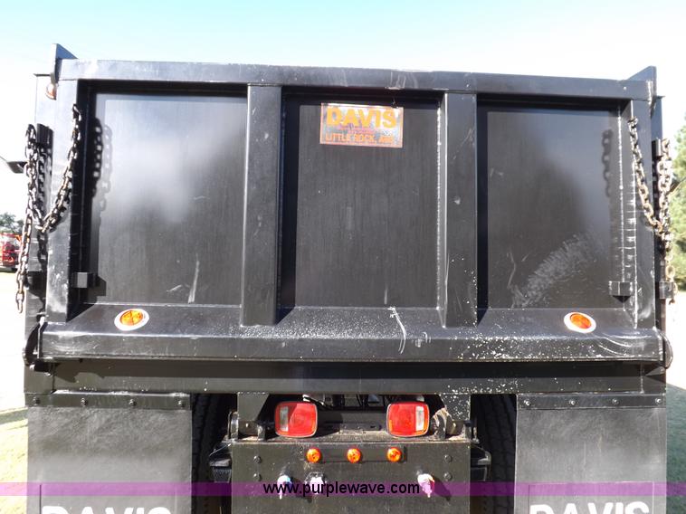 image for item I7620 2002 GMC C7500 dump truck