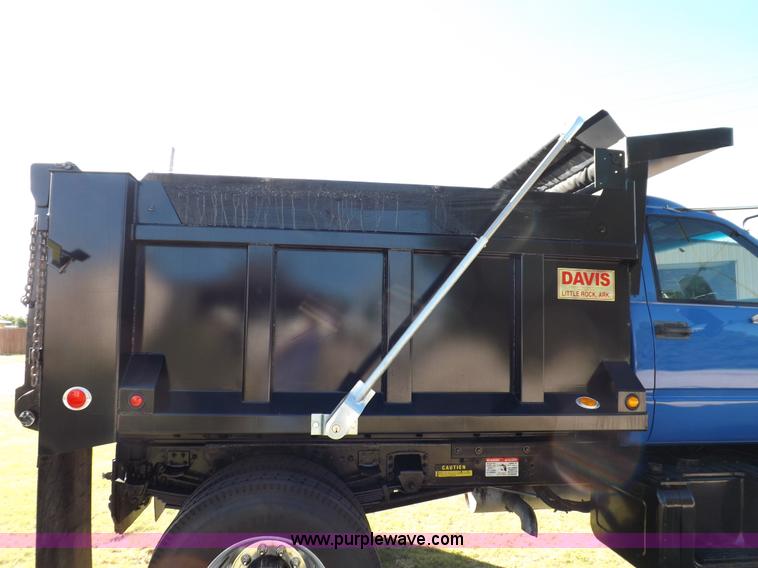 image for item I7620 2002 GMC C7500 dump truck