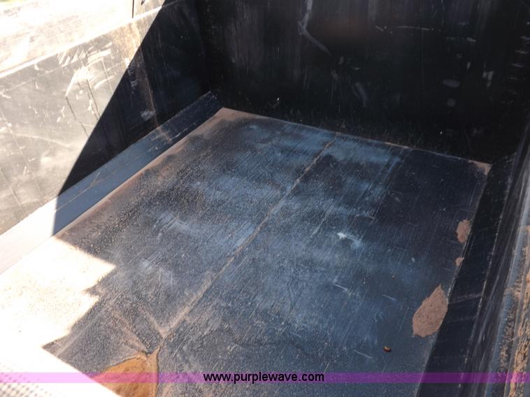 image for item I7620 2002 GMC C7500 dump truck