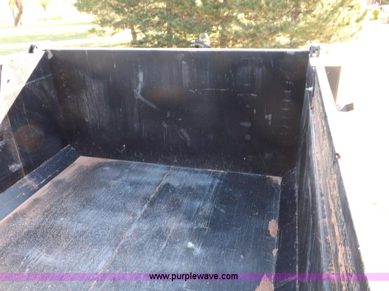 image for item I7620 2002 GMC C7500 dump truck