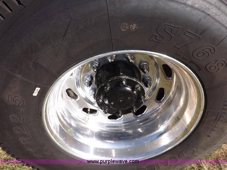 image for item I7620 2002 GMC C7500 dump truck