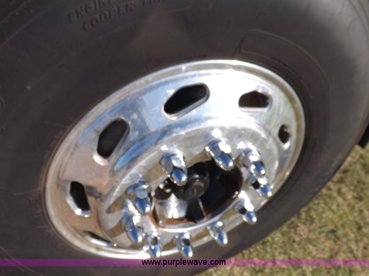 image for item I7620 2002 GMC C7500 dump truck