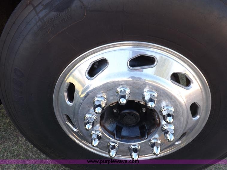 image for item I7620 2002 GMC C7500 dump truck