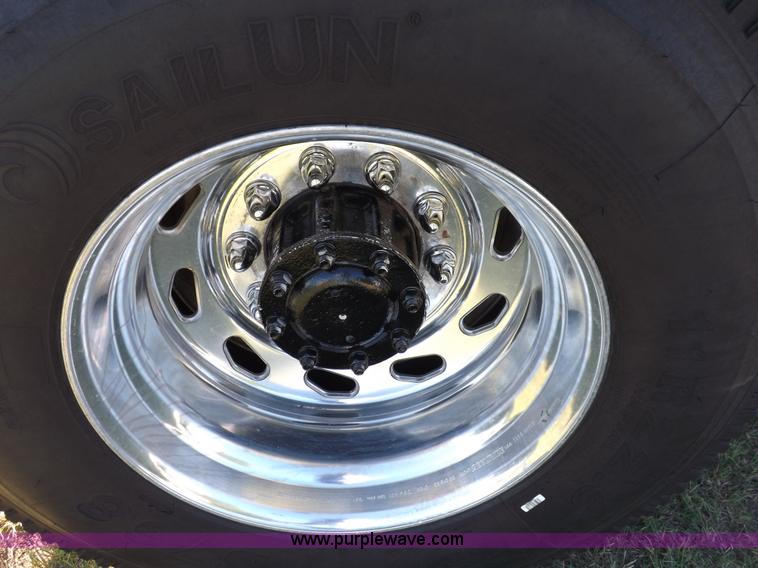 image for item I7620 2002 GMC C7500 dump truck