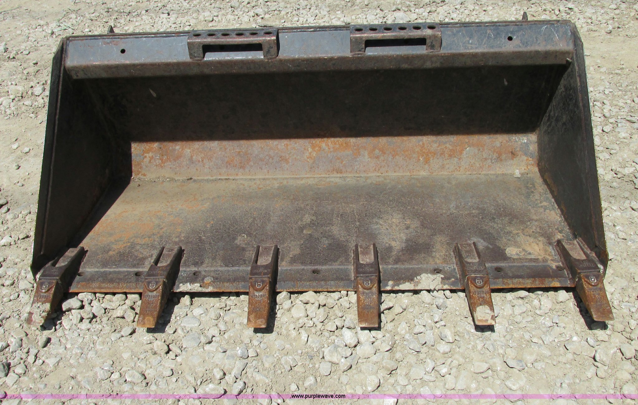 54" skid steer dirt bucket in Blue Springs, MO Item F5226 sold Purple Wave