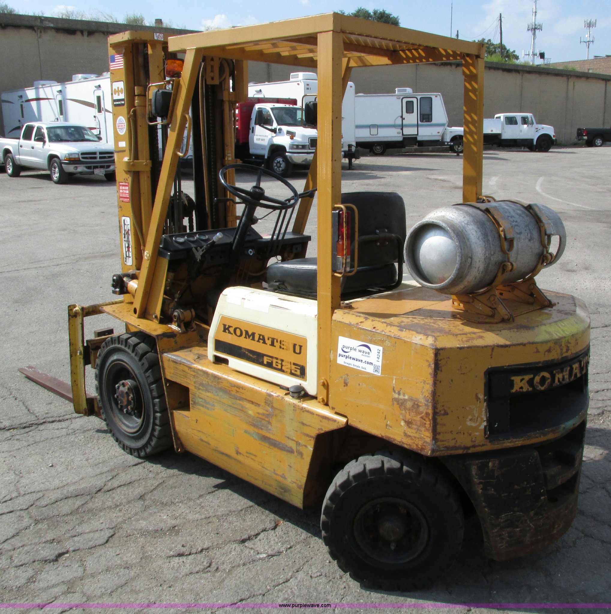 Komatsu FG25T8 pneumatic forklift in Chicago, IL Item I4242 sold