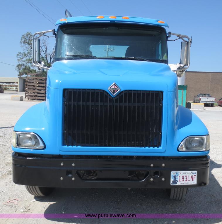 image for item D5955 2003 International 9100i semi truck