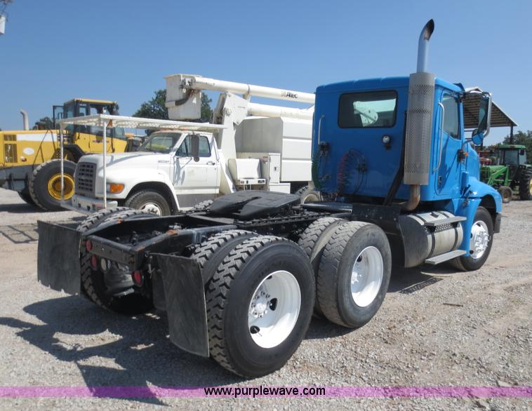 image for item D5955 2003 International 9100i semi truck