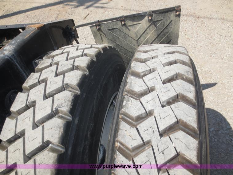 image for item D5955 2003 International 9100i semi truck