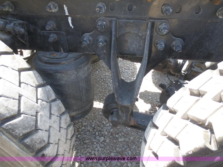 image for item D5955 2003 International 9100i semi truck