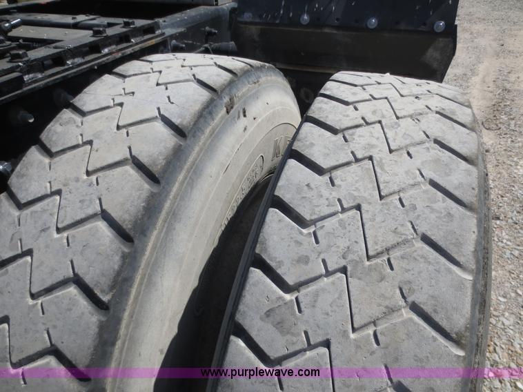 image for item D5955 2003 International 9100i semi truck