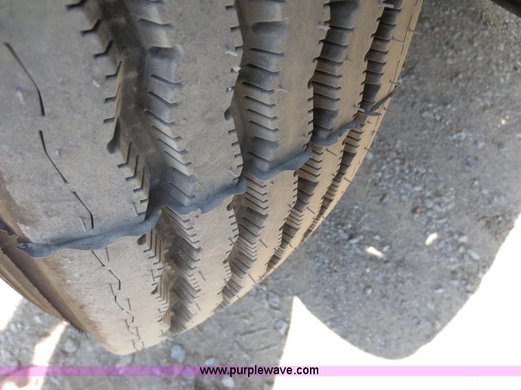 image for item D5955 2003 International 9100i semi truck