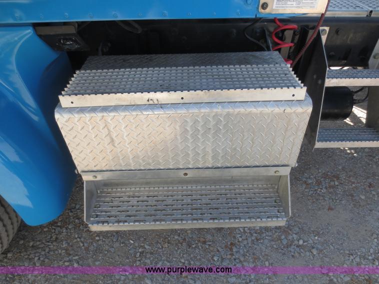 image for item D5955 2003 International 9100i semi truck