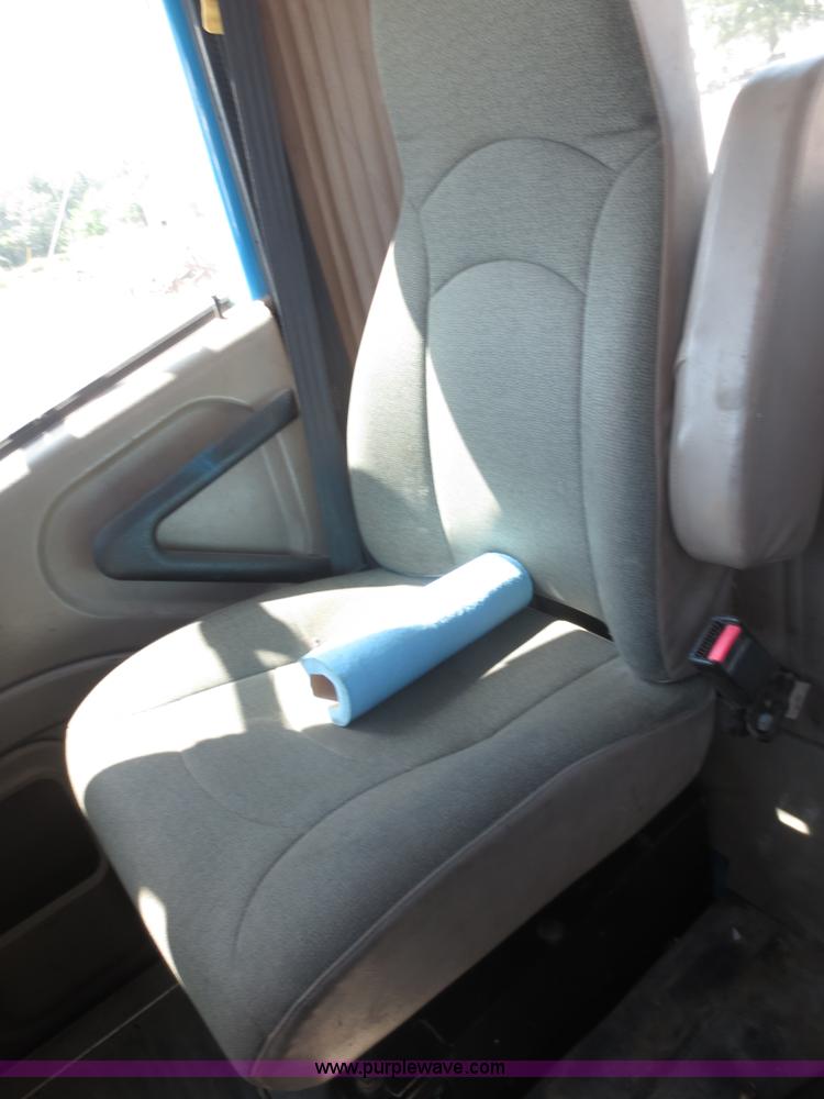 image for item D5955 2003 International 9100i semi truck