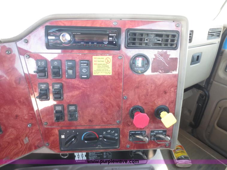 image for item D5955 2003 International 9100i semi truck