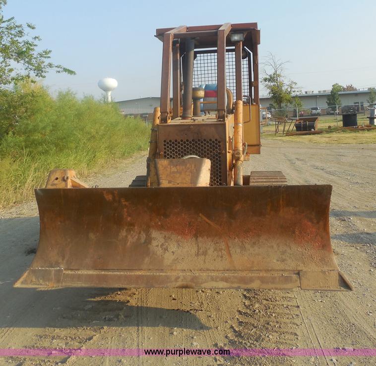 image for item E7621 1987 Case 450C dozer