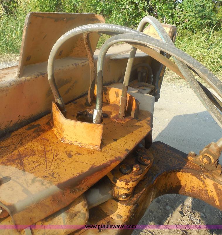 image for item E7621 1987 Case 450C dozer