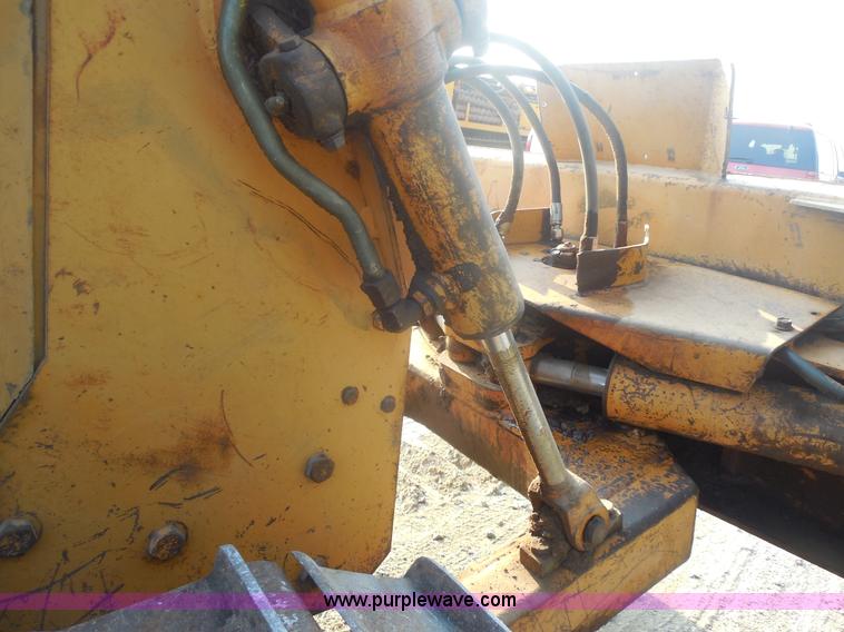 image for item E7621 1987 Case 450C dozer