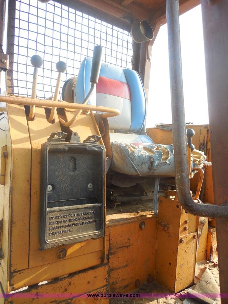 image for item E7621 1987 Case 450C dozer