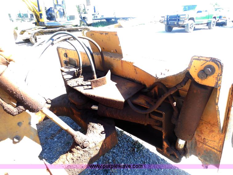 image for item E7621 1987 Case 450C dozer