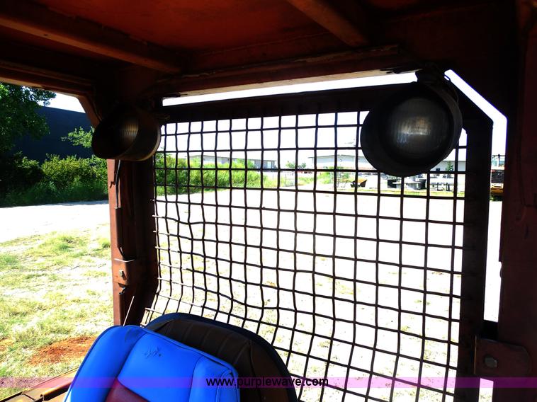 image for item E7621 1987 Case 450C dozer