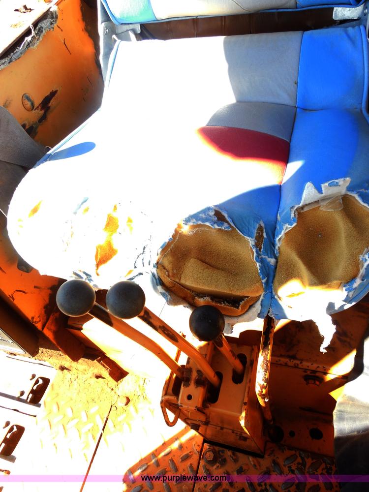 image for item E7621 1987 Case 450C dozer