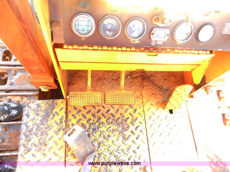 image for item E7621 1987 Case 450C dozer