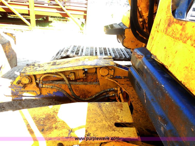 image for item E7621 1987 Case 450C dozer